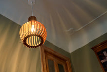 Lade das Bild in den Galerie-Viewer, Opis Serie 2 - Holz-Hängelampen hergestellt aus eleganten, zusammensteckbaren Teilen