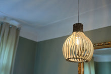 Lade das Bild in den Galerie-Viewer, Opis Serie 2 - Holz-Hängelampen hergestellt aus eleganten, zusammensteckbaren Teilen
