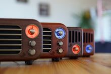 Lade das Bild in den Galerie-Viewer, Opis Radio 2 & 3 – Kleiner Hölzerner Retro Bluetooth Lautsprecher und UHF-Radio