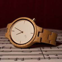 Lade das Bild in den Galerie-Viewer, Isolde aus Ahorn