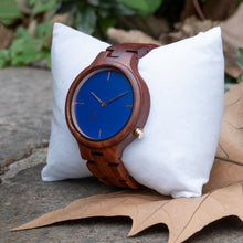 Lade das Bild in den Galerie-Viewer, Hero aus Rotem Sandelholz