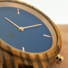 Lade das Bild in den Galerie-Viewer, Dalila aus Zebrano