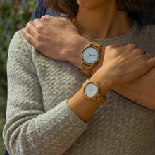 Lade das Bild in den Galerie-Viewer, Isolde aus Ahorn