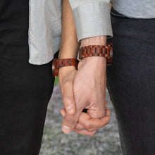 Lade das Bild in den Galerie-Viewer, Leander aus Rotem Sandelholz