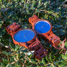 Lade das Bild in den Galerie-Viewer, Leander aus Rotem Sandelholz