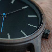 Lade das Bild in den Galerie-Viewer, Antonius aus Schwarzem Sandelholz