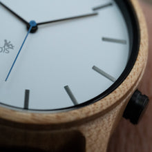 Lade das Bild in den Galerie-Viewer, Tristan aus Ahorn