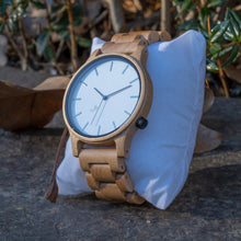 Lade das Bild in den Galerie-Viewer, Tristan aus Ahorn