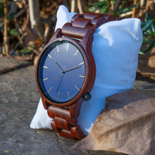 Lade das Bild in den Galerie-Viewer, Leander aus Rotem Sandelholz