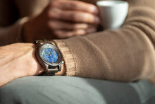 Lade das Bild in den Galerie-Viewer, Julius aus Schwarzem Sandelholz und Lapis Lazuli