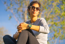 Lade das Bild in den Galerie-Viewer, Tell in Grün&Gold