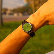 Lade das Bild in den Galerie-Viewer, Wilhelm in Grün&Silber