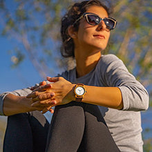 Lade das Bild in den Galerie-Viewer, Julia aus Bambus und Leder