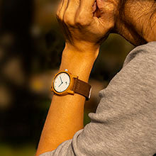 Lade das Bild in den Galerie-Viewer, Julia aus Bambus und Leder