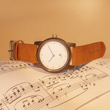 Lade das Bild in den Galerie-Viewer, Romeo aus Schwarzem Sandelholz und Leder