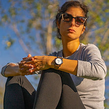 Lade das Bild in den Galerie-Viewer, Romeo aus Schwarzem Sandelholz und Leder