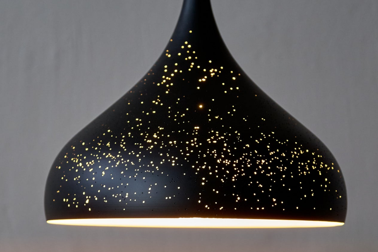 Opis Serie 3 - Rustikale Metallschirm-Lampen mit einzigartigem Lochmuster