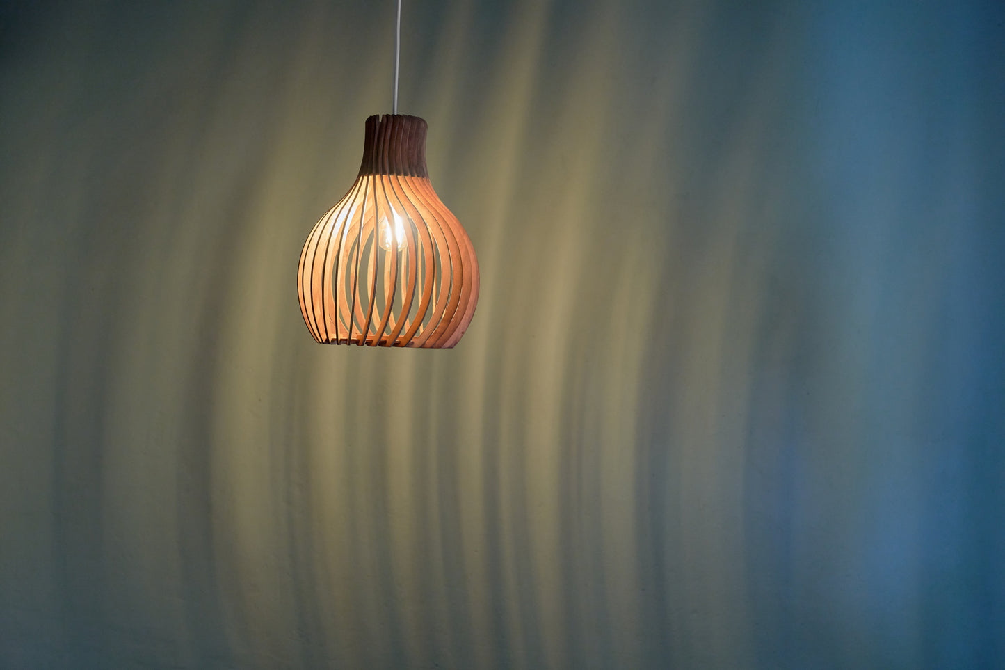 Opis Serie 2 - Holz-Hängelampen hergestellt aus eleganten, zusammensteckbaren Teilen