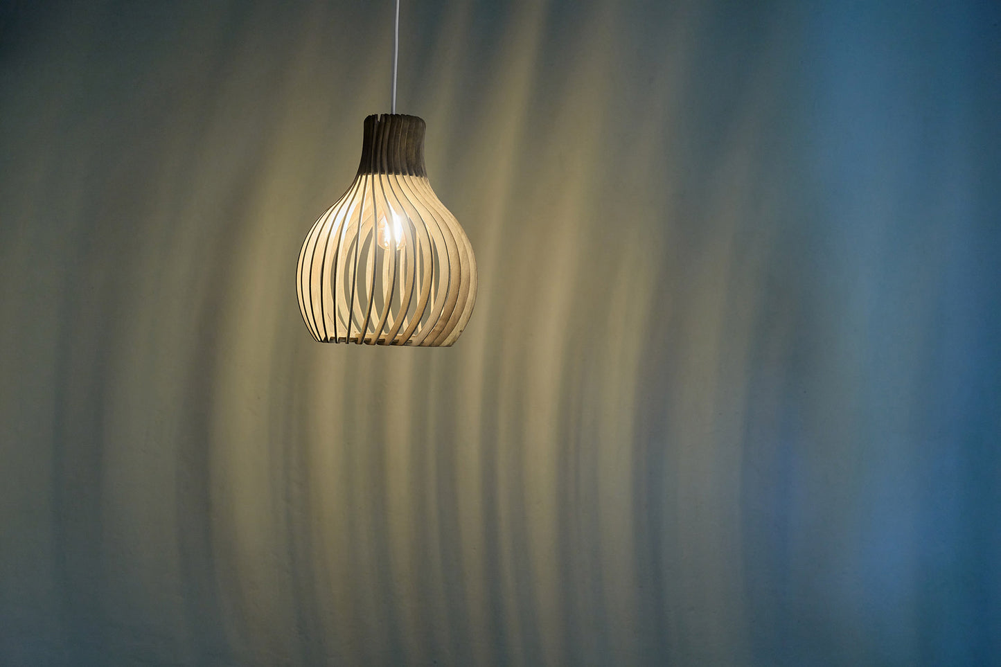 Opis Serie 2 - Holz-Hängelampen hergestellt aus eleganten, zusammensteckbaren Teilen