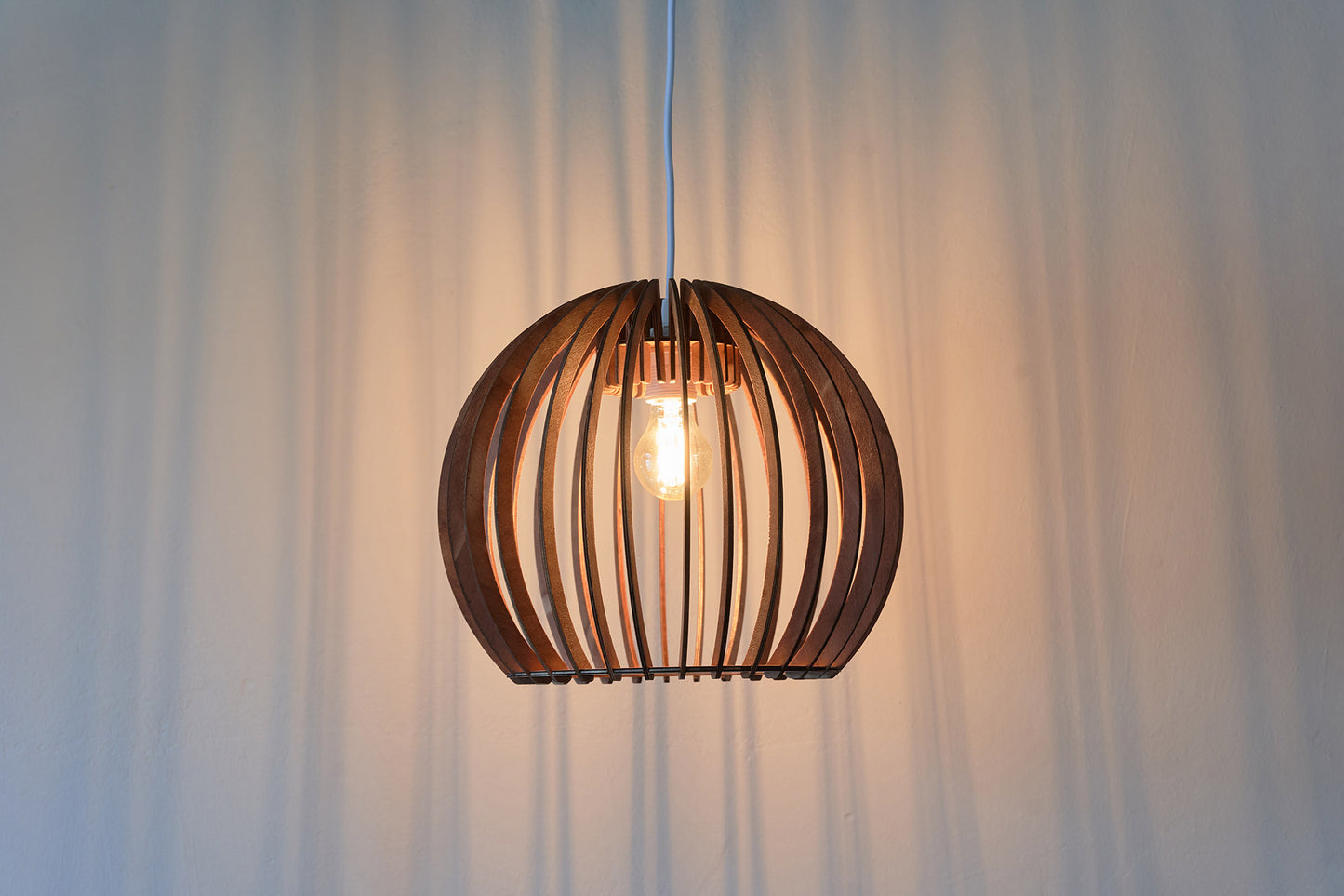 Opis Serie 2 - Holz-Hängelampen hergestellt aus eleganten, zusammensteckbaren Teilen