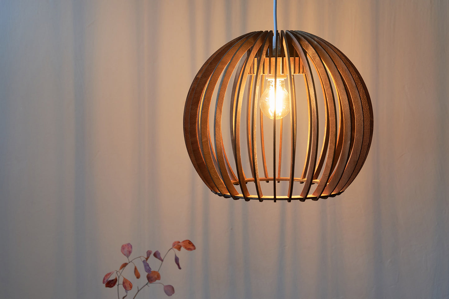 Opis Serie 2 - Holz-Hängelampen hergestellt aus eleganten, zusammensteckbaren Teilen