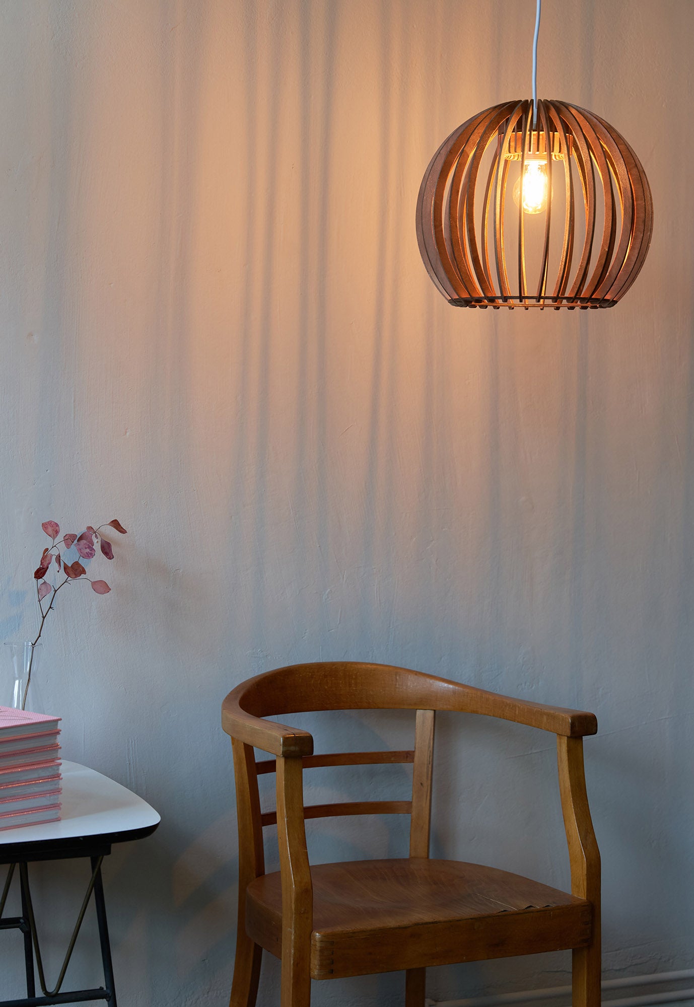 Opis Serie 2 - Holz-Hängelampen hergestellt aus eleganten, zusammensteckbaren Teilen