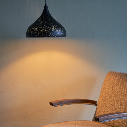 Opis Serie 3 - Rustikale Metallschirm-Lampen mit einzigartigem Lochmuster