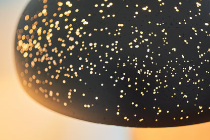Opis Serie 3 - Rustikale Metallschirm-Lampen mit einzigartigem Lochmuster