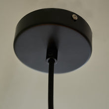 Lade das Bild in den Galerie-Viewer, Opis Serie 3 - Rustikale Metallschirm-Lampen mit einzigartigem Lochmuster
