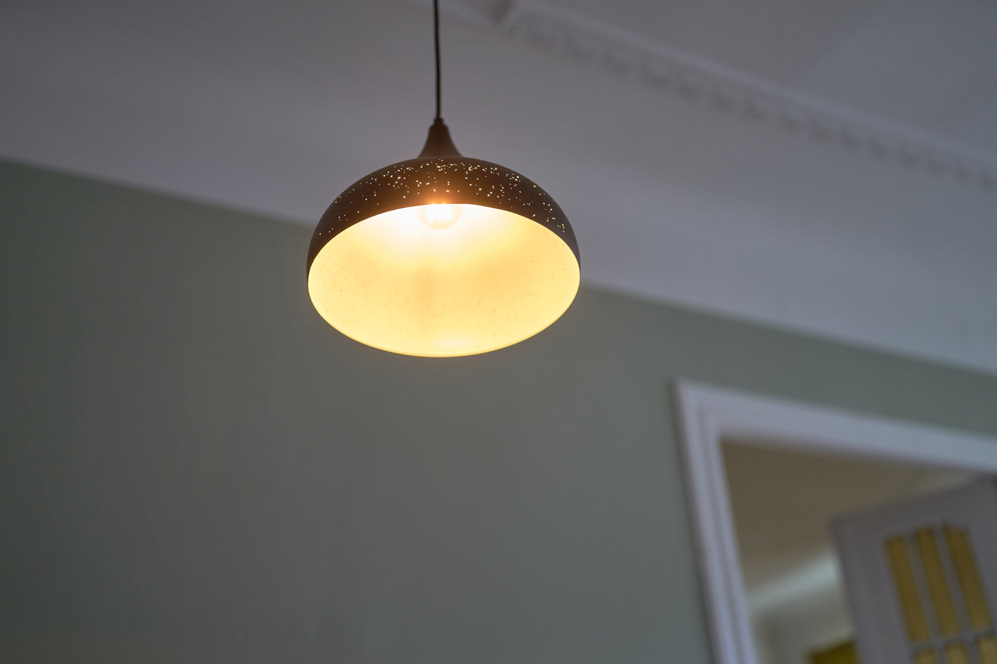 Opis Serie 3 - Rustikale Metallschirm-Lampen mit einzigartigem Lochmuster