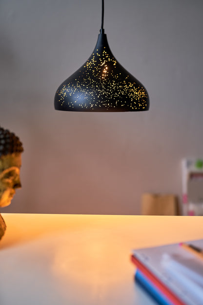 Opis Serie 3 - Rustikale Metallschirm-Lampen mit einzigartigem Lochmuster