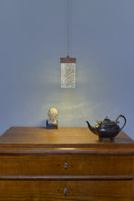 Lade das Bild in den Galerie-Viewer, Opis Serie 4 - Dimmbare Blasenglas-Lampen mit Holz- und Metallkomponenten
