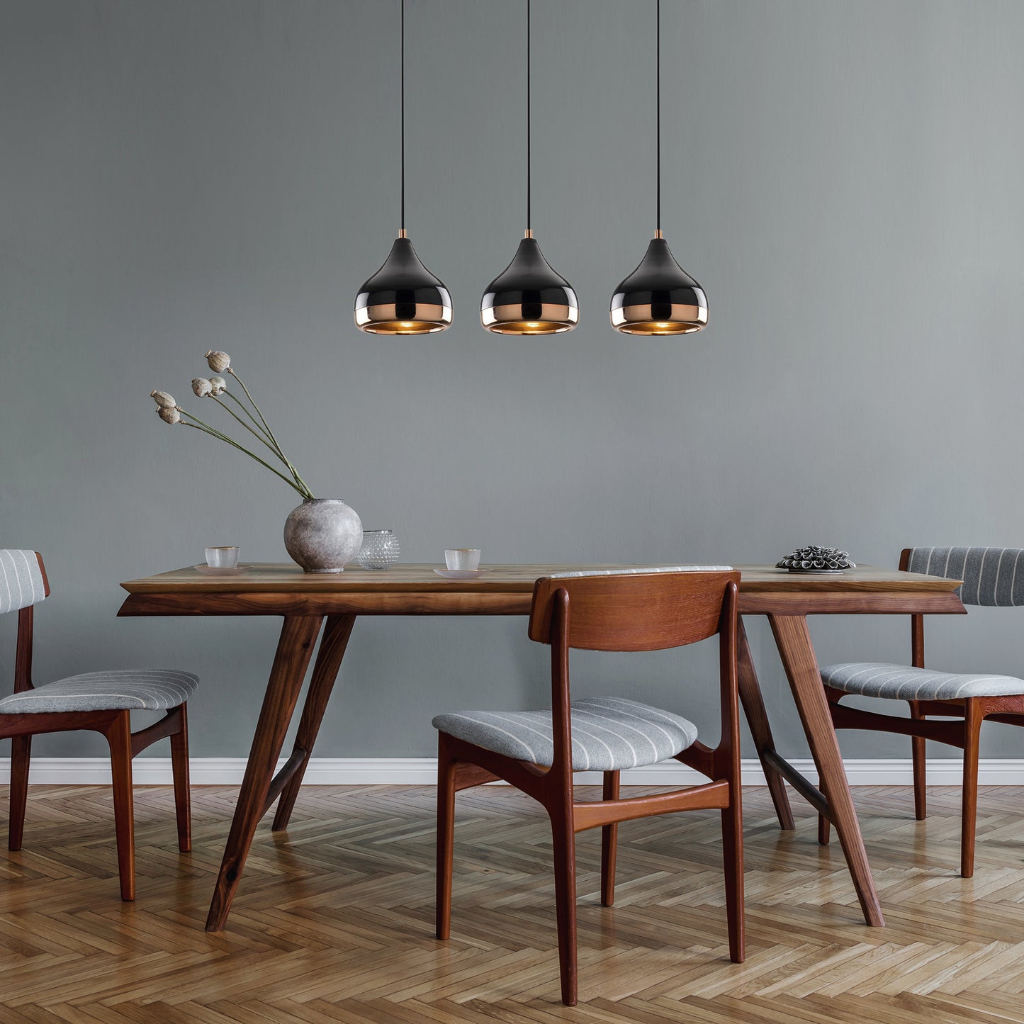 Opis Serie 5 - Elegante Lampen aus schwarzem Metall und Kupfer