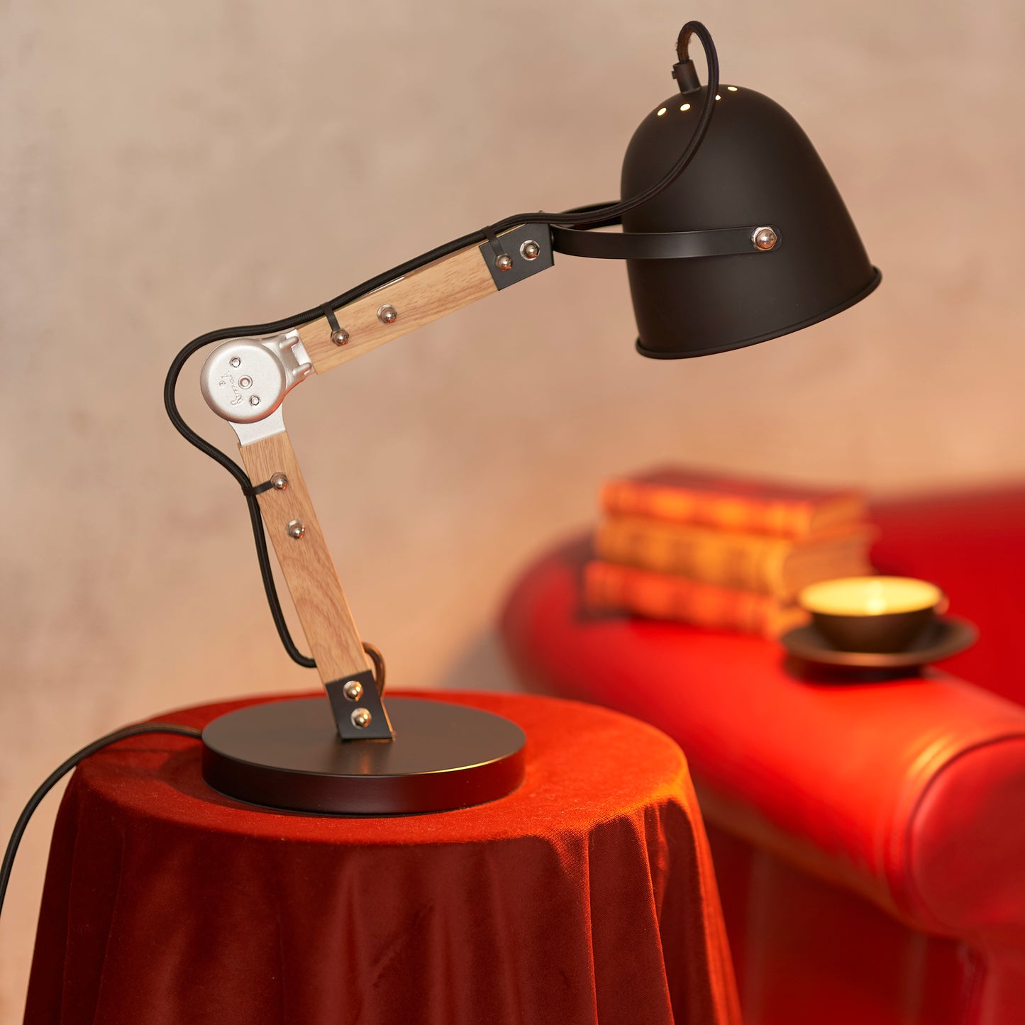 Opis Serie 1 - Retro Schreibtisch-oder Hängelampe aus massivem Metall und Holz