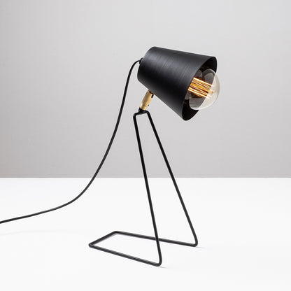 Opis Serie 7 - Elegante Lampen aus schwarzem Metall