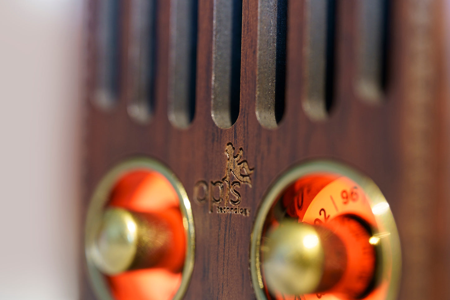 Opis Radio 2 & 3  – Kleiner Hölzerner Retro Bluetooth Lautsprecher und UHF-Radio
