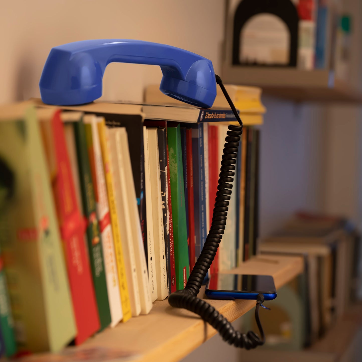 Opis 60s micro mobile phone handset, retro handset for smartphones, iPhone, Samsung, Huawei, etc.