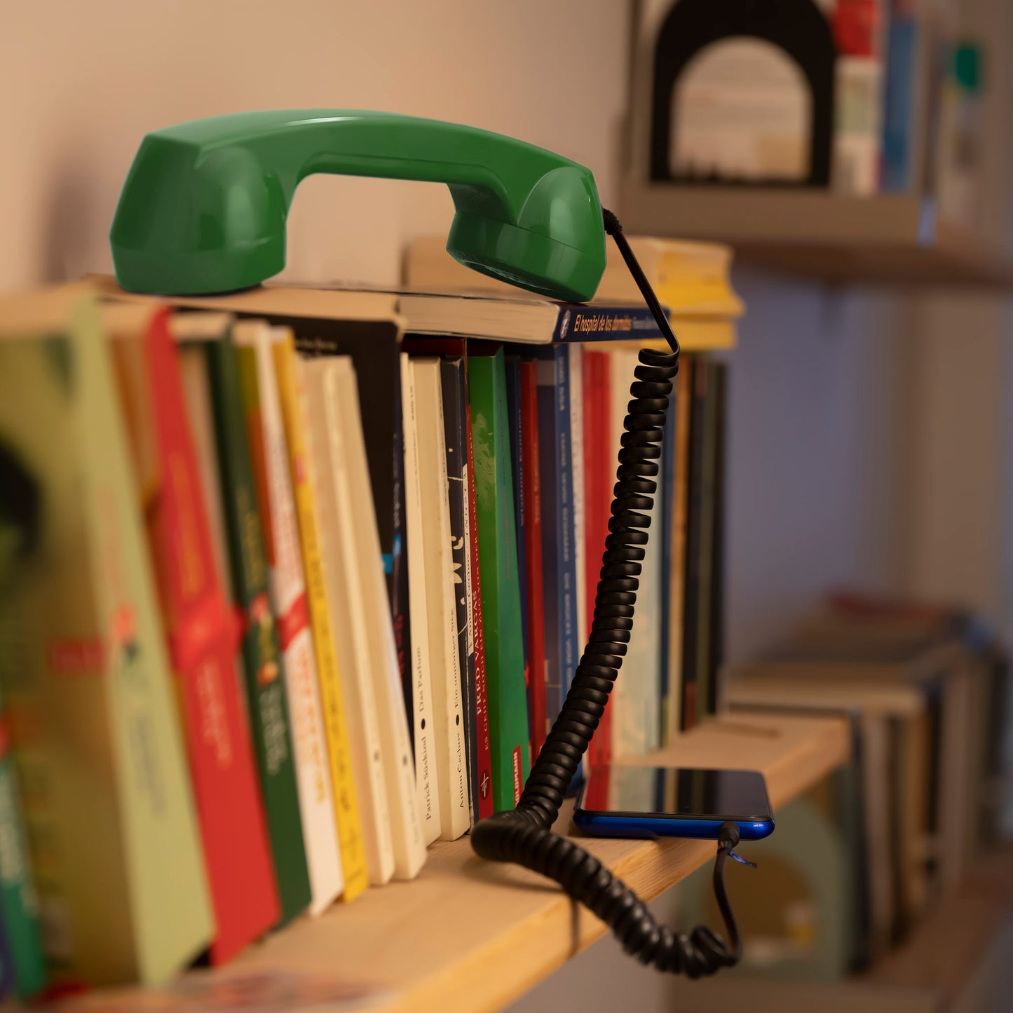 Opis 60s micro mobile phone handset, retro handset for smartphones, iPhone, Samsung, Huawei, etc.