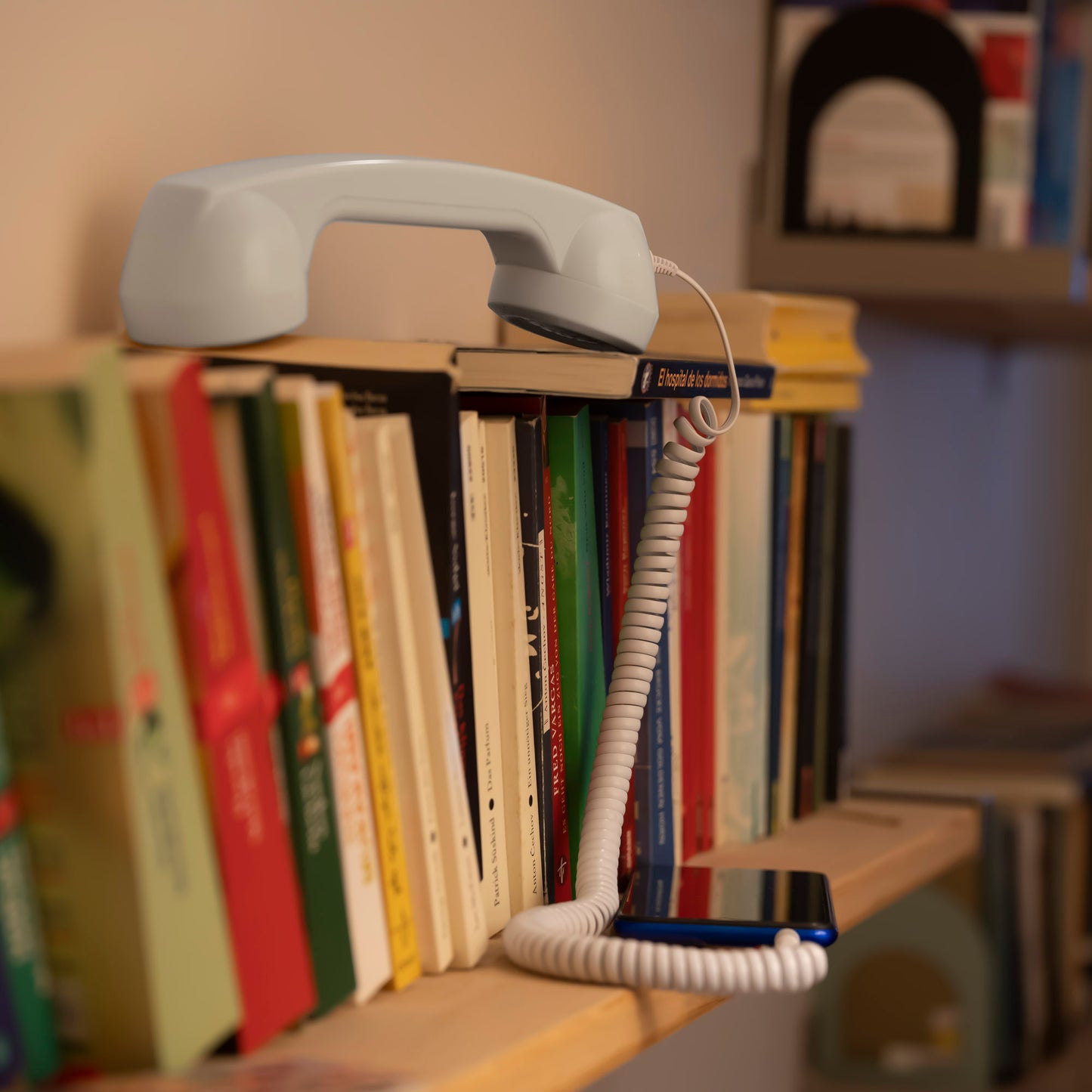 Opis 60s micro mobile phone handset, retro handset for smartphones, iPhone, Samsung, Huawei, etc.