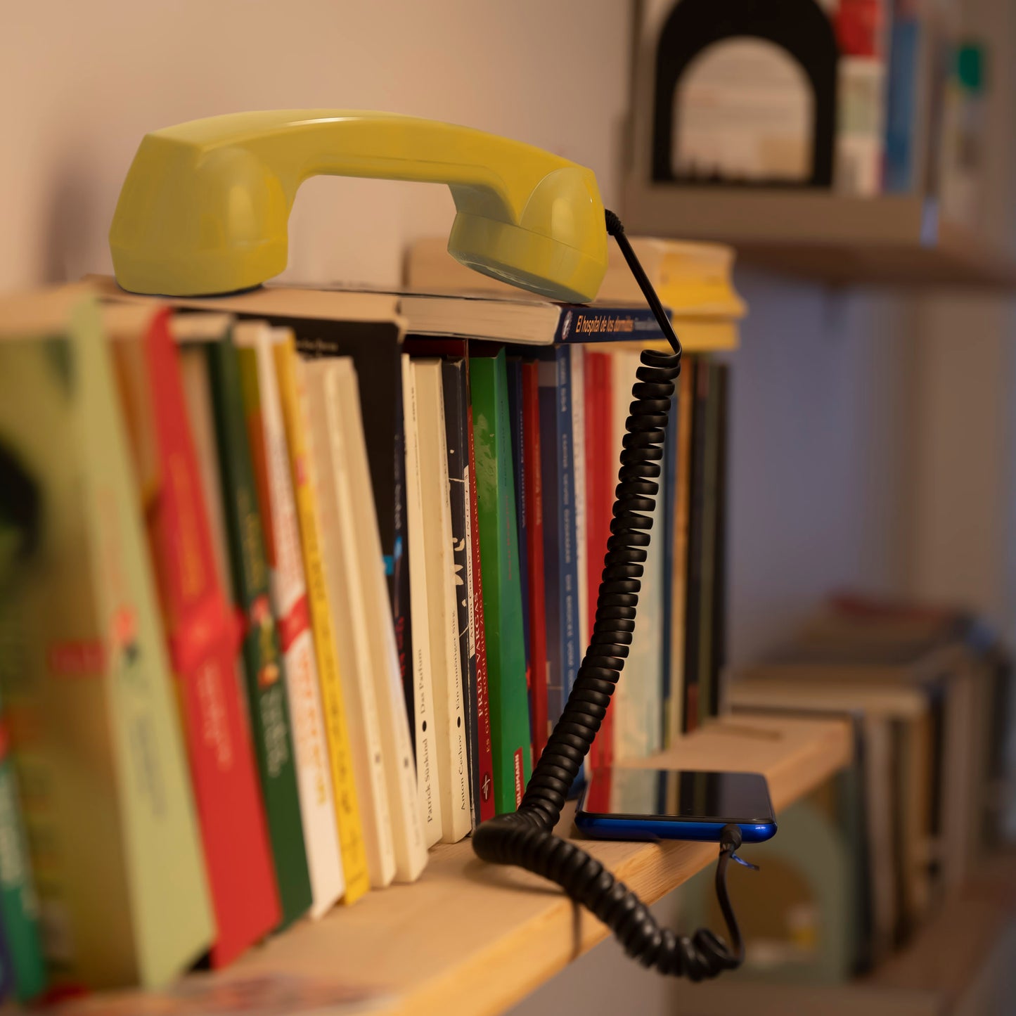 Opis 60s micro mobile phone handset, retro handset for smartphones, iPhone, Samsung, Huawei, etc.