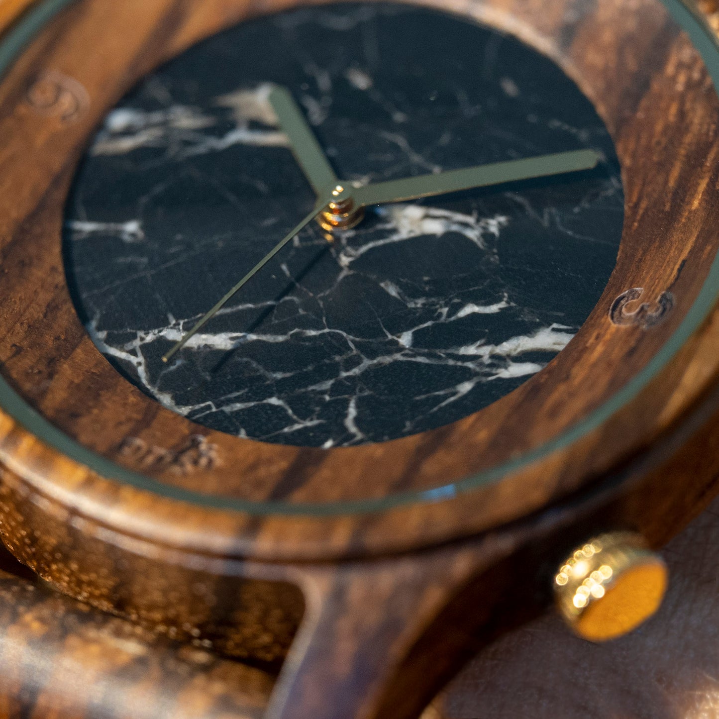 Caesar aus Zebrano und Marmor